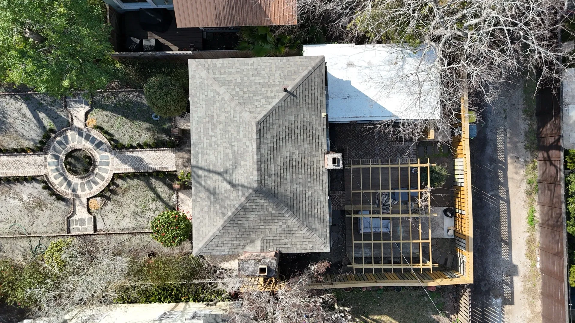 A Savannah home with a freshly repaired shingle roof